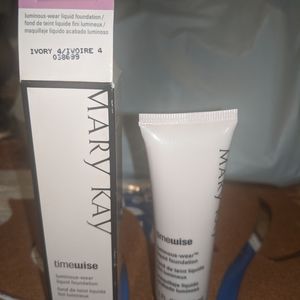 Mary Kay Luminous-wear liquid foundation Ivory 4